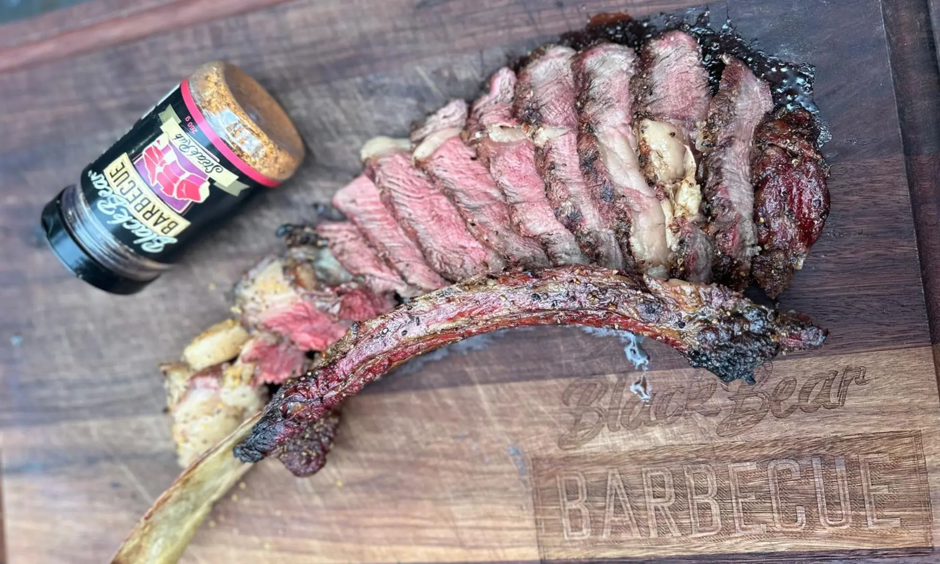 Barbecuing a Tomahawk steak
